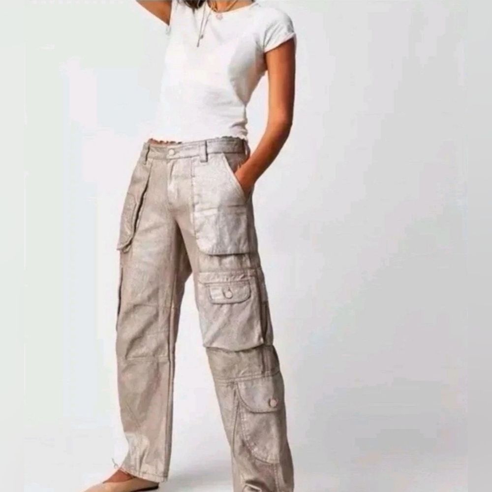 We the Free Lap of Luxury Low Rise Barrel Horseshoe Cargo Coated Pants 26 - Picture 3 of 14